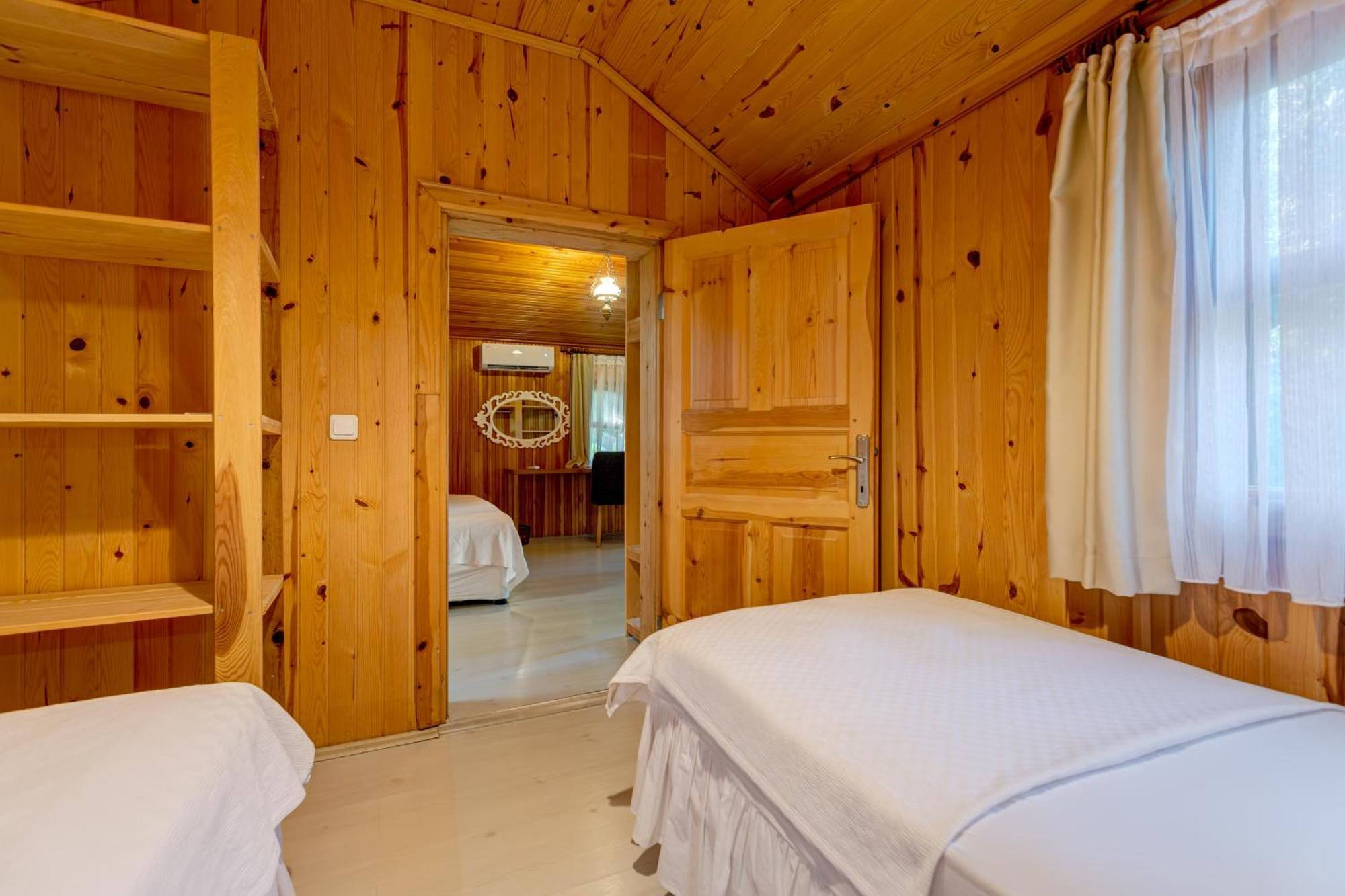 Etenna Bed & Breakfast 3*