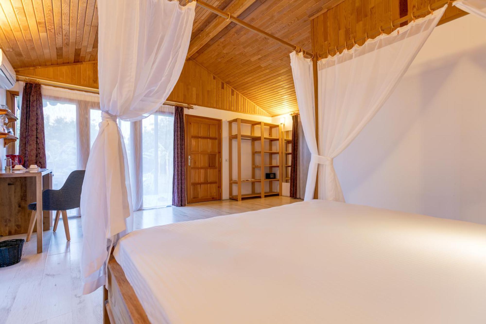Bed & Breakfast Etenna Çıralı